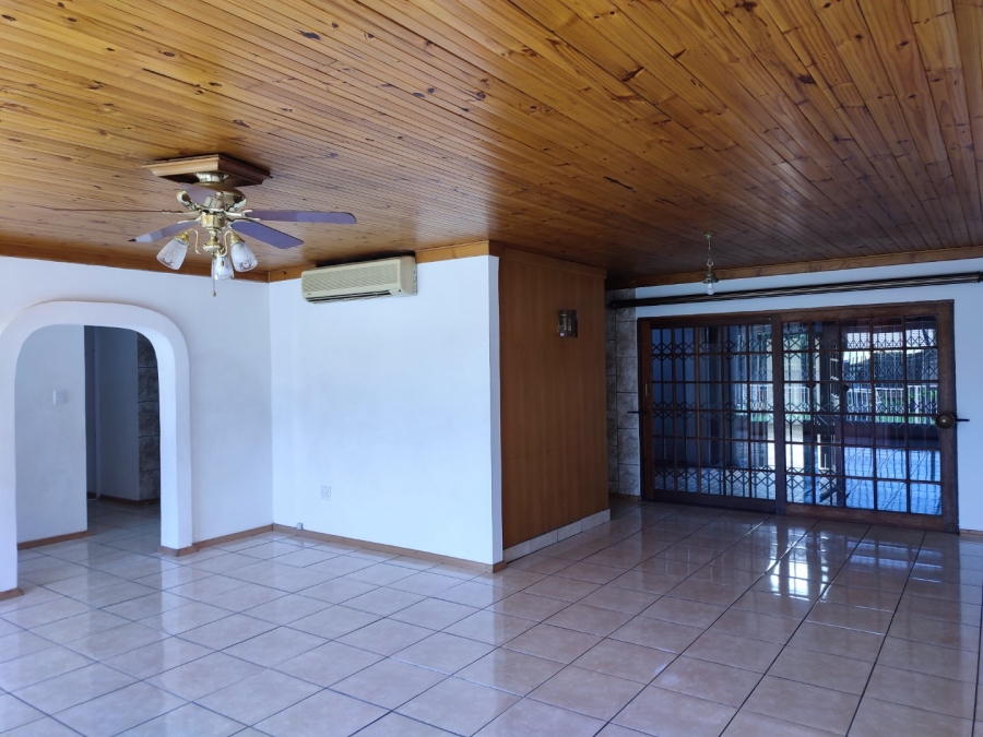 4 Bedroom Property for Sale in Fleurdal Free State